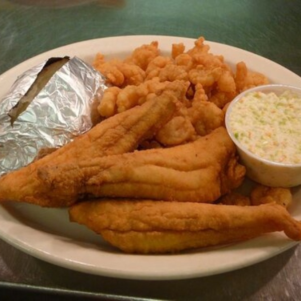 plate of food from captain's galley seafood in dandridge TN