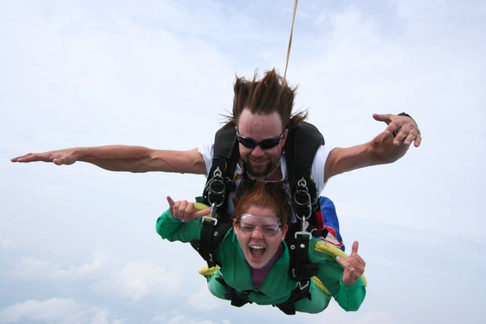 1002167_10151793063952165_1151874998_n two people tandem skydiving in east tennessee