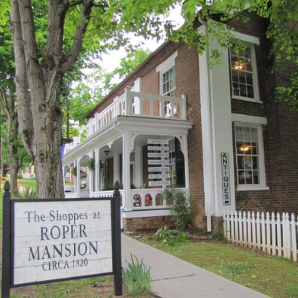 The front of Roper Mansion.