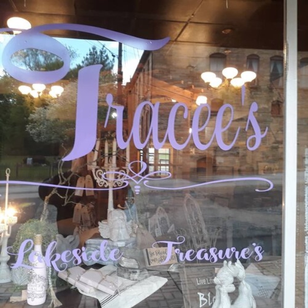 The front window of Tracee's Lakeside Treasures.