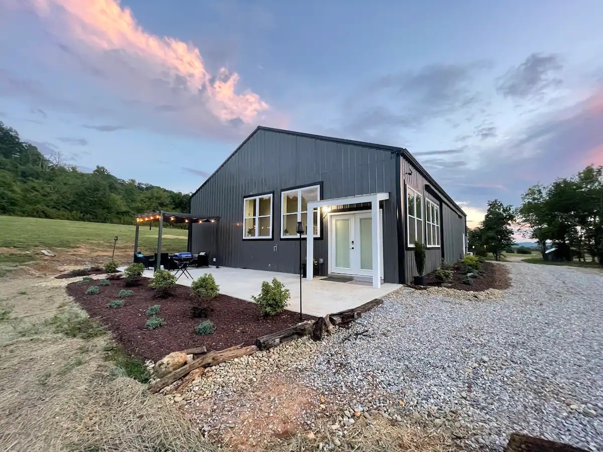 farmhouse airbnb in east tennessee