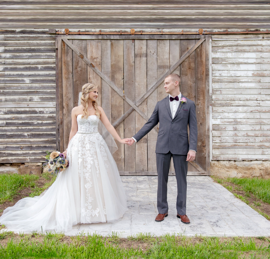 bride and groom barn wedding