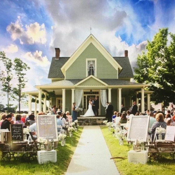 exterior of special event venue in east tennessee meadowbrook farms