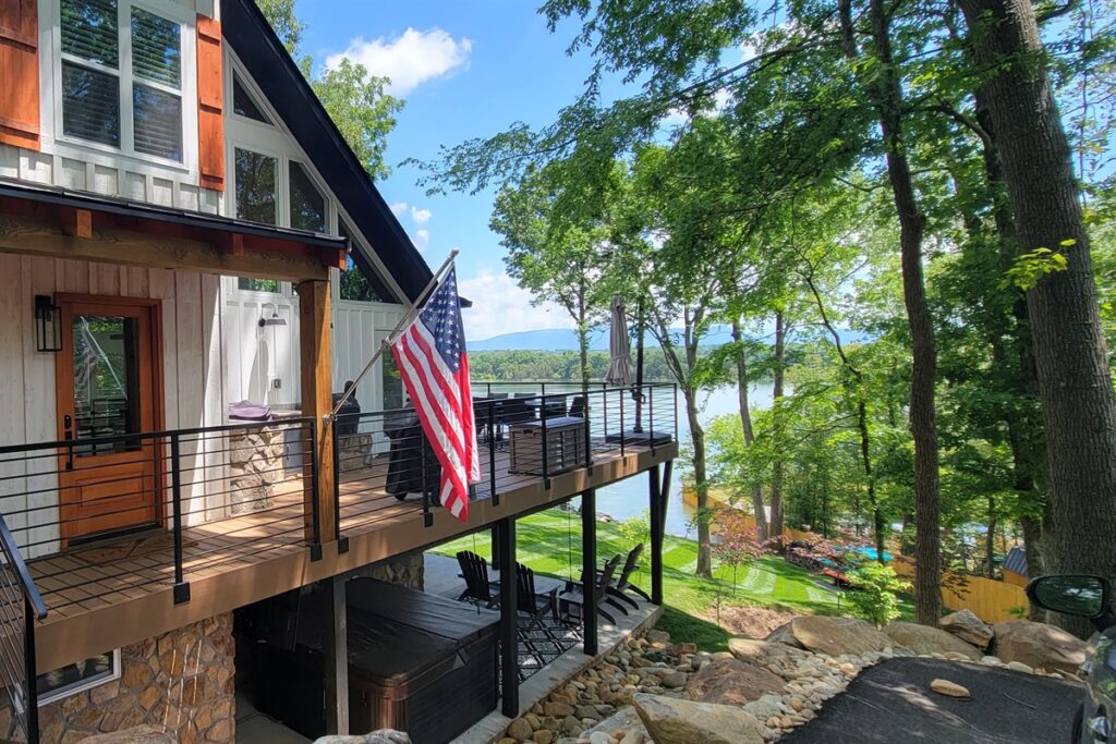 Lone Oak Lakehouse – Mountain Lake Getaways