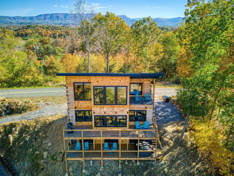 5 Vacation Rentals We Love for a Summer Lake Vacation Lakeside of the