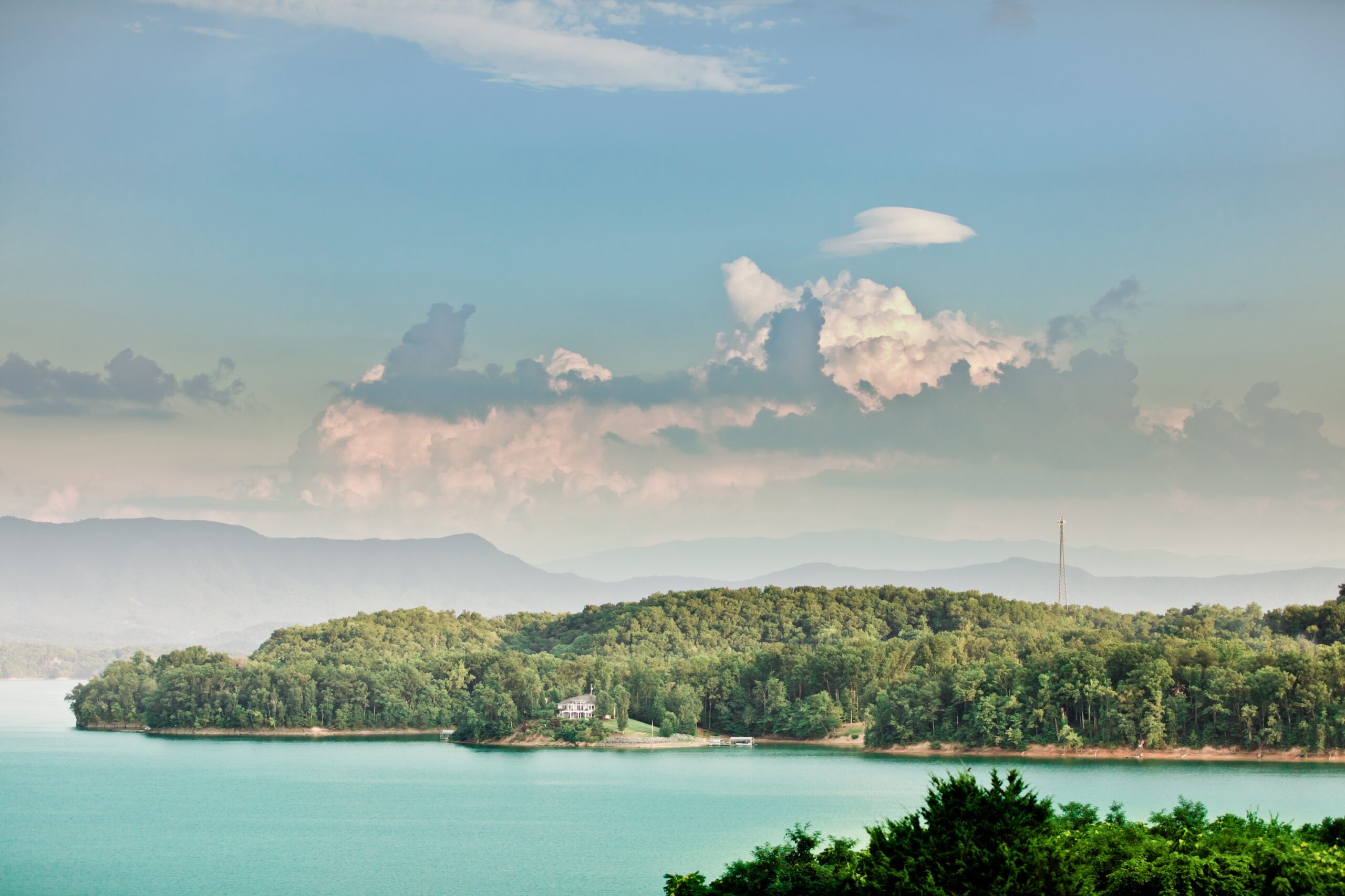 Douglas Lake, lake with mountains
