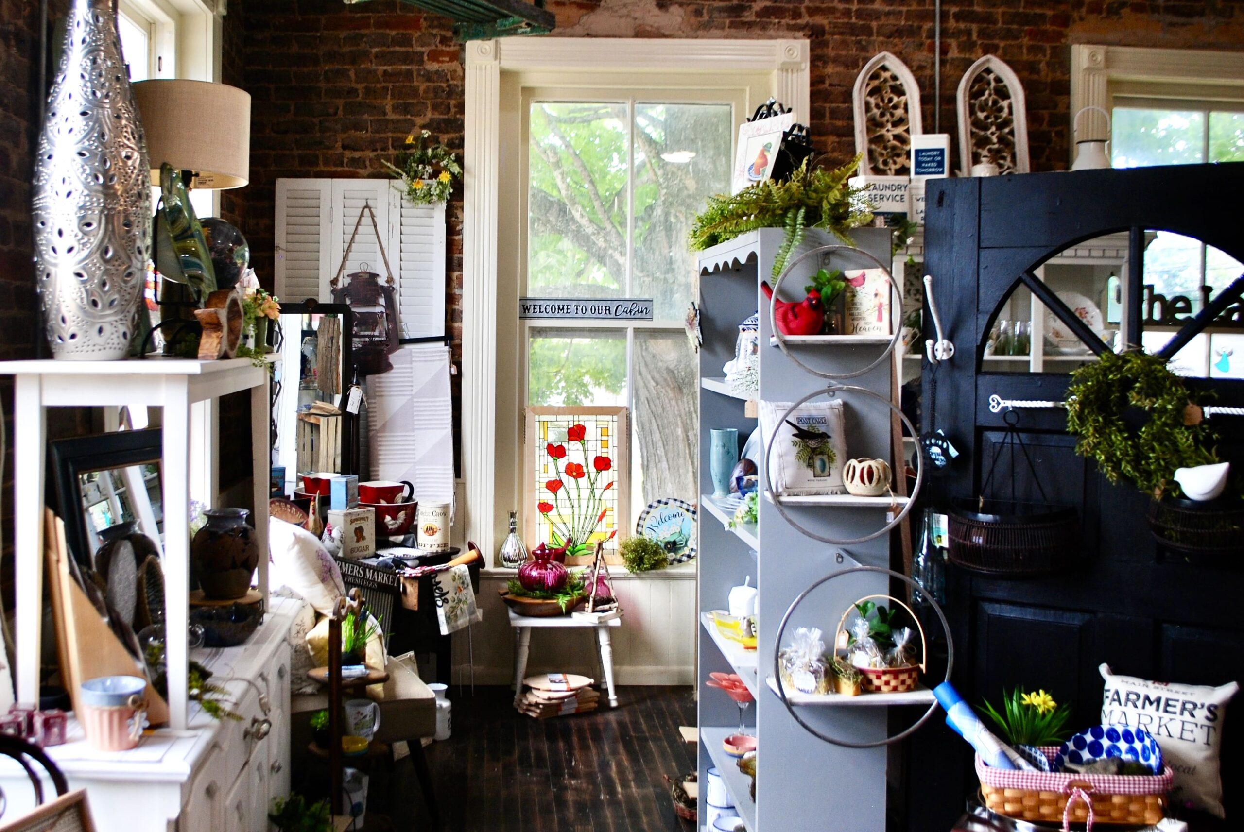 interior shot of an antique store in jefferson county tennessee