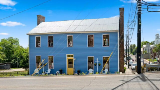 Meeting-Street-Boutiques