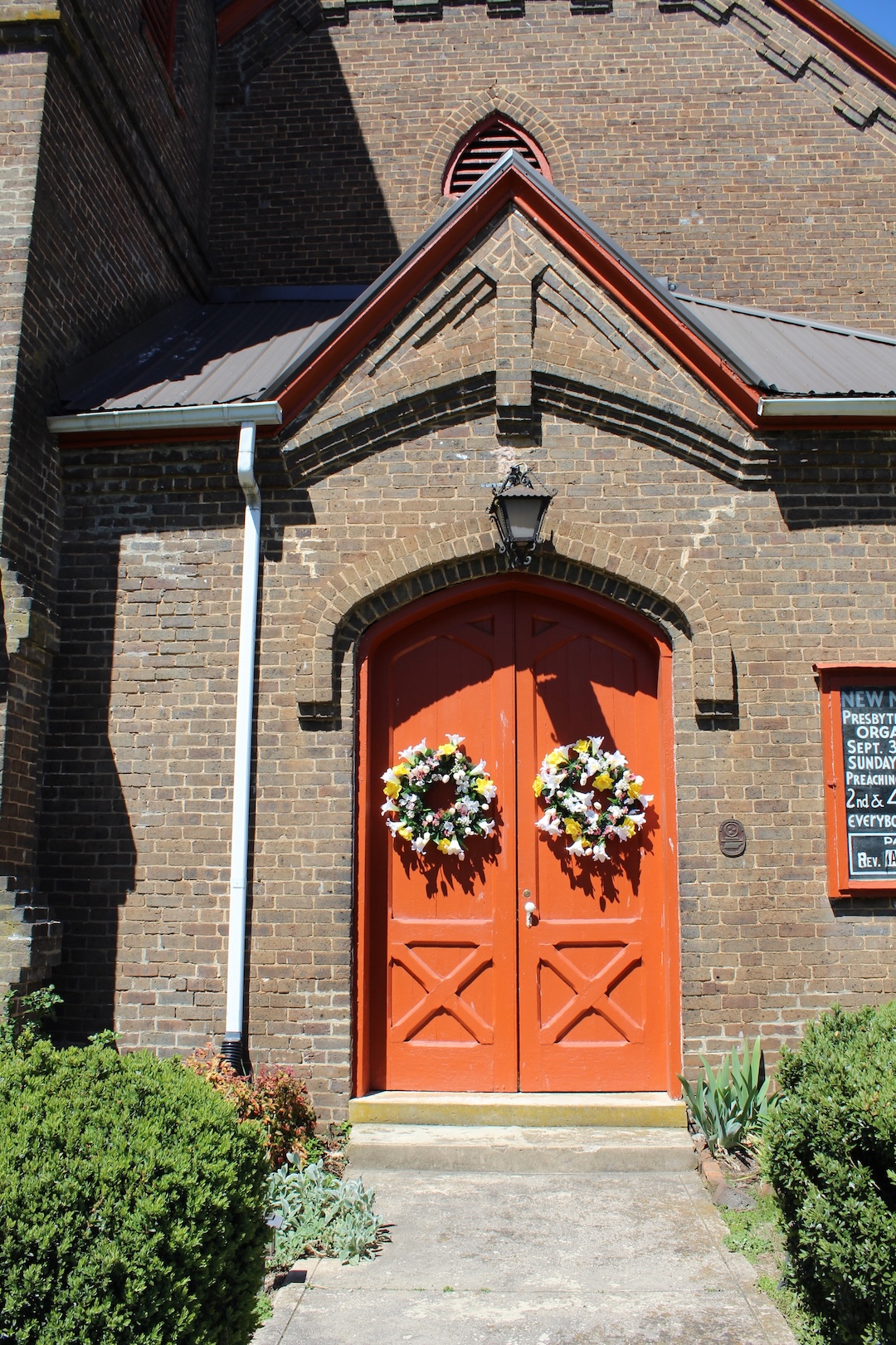 Two women reading a sign in front of the historic vistors center in Dandridge, TN